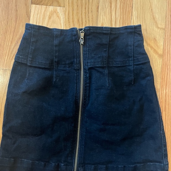 We The Free People Virgo Black Denim Zip Front Mini Skirt 24 - Picture 5 of 7